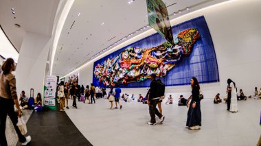 2025 yılında QSNCC 'de düzenlenen Kitap Fuarı' nda yerel halk ve ziyaretçiler alışveriş yapmaktan ve her türlü etkinliğe katılmaktan keyif alabilirler. Bangkok, Tayland. - 13 Ekim 2025.