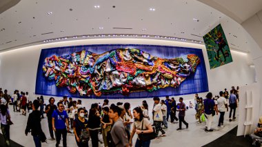 2025 yılında QSNCC 'de düzenlenen Kitap Fuarı' nda yerel halk ve ziyaretçiler alışveriş yapmaktan ve her türlü etkinliğe katılmaktan keyif alabilirler. Bangkok, Tayland. - 13 Ekim 2025.