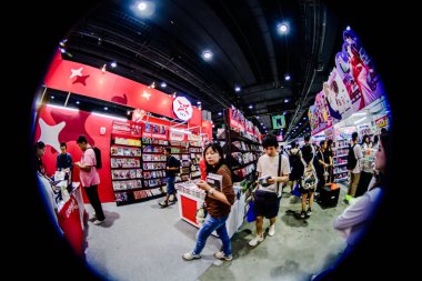 2025 yılında QSNCC 'de düzenlenen Kitap Fuarı' nda yerel halk ve ziyaretçiler alışveriş yapmaktan ve her türlü etkinliğe katılmaktan keyif alabilirler. Bangkok, Tayland. - 13 Ekim 2025.