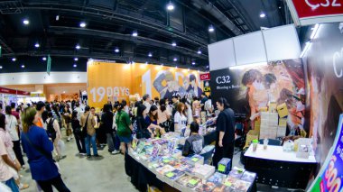 2025 yılında QSNCC 'de düzenlenen Kitap Fuarı' nda yerel halk ve ziyaretçiler alışveriş yapmaktan ve her türlü etkinliğe katılmaktan keyif alabilirler. Bangkok, Tayland. - 13 Ekim 2025.