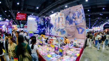 2025 yılında QSNCC 'de düzenlenen Kitap Fuarı' nda yerel halk ve ziyaretçiler alışveriş yapmaktan ve her türlü etkinliğe katılmaktan keyif alabilirler. Bangkok, Tayland. - 13 Ekim 2025.