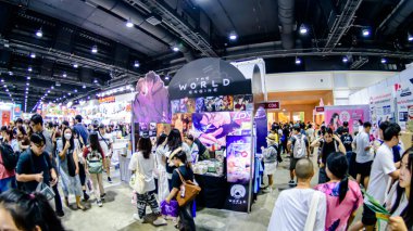 2025 yılında QSNCC 'de düzenlenen Kitap Fuarı' nda yerel halk ve ziyaretçiler alışveriş yapmaktan ve her türlü etkinliğe katılmaktan keyif alabilirler. Bangkok, Tayland. - 13 Ekim 2025.