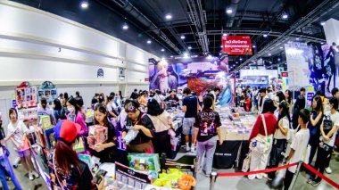 2025 yılında QSNCC 'de düzenlenen Kitap Fuarı' nda yerel halk ve ziyaretçiler alışveriş yapmaktan ve her türlü etkinliğe katılmaktan keyif alabilirler. Bangkok, Tayland. - 13 Ekim 2025.