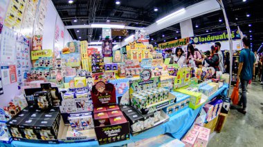 2025 yılında QSNCC 'de düzenlenen Kitap Fuarı' nda yerel halk ve ziyaretçiler alışveriş yapmaktan ve her türlü etkinliğe katılmaktan keyif alabilirler. Bangkok, Tayland. - 13 Ekim 2025.