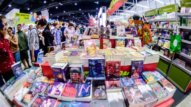 2025 yılında QSNCC 'de düzenlenen Kitap Fuarı' nda yerel halk ve ziyaretçiler alışveriş yapmaktan ve her türlü etkinliğe katılmaktan keyif alabilirler. Bangkok, Tayland. - 13 Ekim 2025.