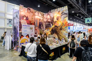 2025 yılında QSNCC 'de düzenlenen Kitap Fuarı' nda yerel halk ve ziyaretçiler alışveriş yapmaktan ve her türlü etkinliğe katılmaktan zevk alır. Bangkok, Tayland. - 13 Ekim 2025.