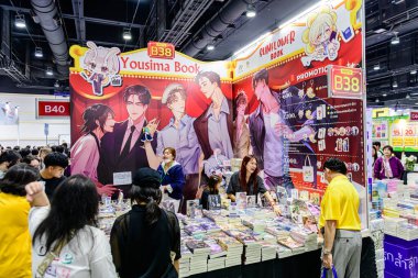 2025 yılında QSNCC 'de düzenlenen Kitap Fuarı' nda yerel halk ve ziyaretçiler alışveriş yapmaktan ve her türlü etkinliğe katılmaktan zevk alır. Bangkok, Tayland. - 13 Ekim 2025.