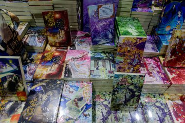 2025 yılında QSNCC 'de düzenlenen Kitap Fuarı' nda yerel halk ve ziyaretçiler alışveriş yapmaktan ve her türlü etkinliğe katılmaktan zevk alır. Bangkok, Tayland. - 13 Ekim 2025.