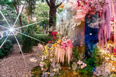 Nai Lert Çiçeği ve Bahçe Sanat Fuarı 'nın sergisi. Her yıl bir sürü yerli ziyaretçi ve turist buraya gelir. Bangkok, Tayland. - 10 Aralık 2025.
