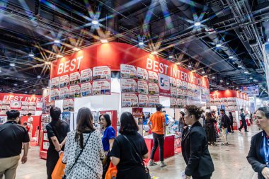 Bangkok 'taki QSNCC' de düzenlenen Tayland Uluslararası Seyahat Fuarı 'nda, bir çok yerli insan, turist ve ziyaretçinin ülke içinde ve dünya çapında seyahat planlarıyla alışverişe geldikleri bir etkinlik. Ocak 22-25, 2026.