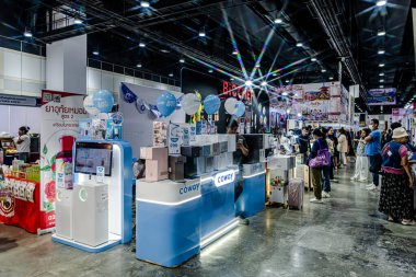 Bangkok 'taki QSNCC' de düzenlenen Tayland Uluslararası Seyahat Fuarı 'nda, bir çok yerli insan, turist ve ziyaretçinin ülke içinde ve dünya çapında seyahat planlarıyla alışverişe geldikleri bir etkinlik. Ocak 22-25, 2026.