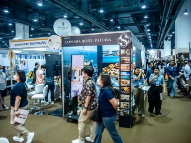 Bangkok 'taki Queen Sirikit Ulusal Kongre Merkezi' nde (QSNCC) yaz tatili için düzenlenen Seyahat Tayland ve Yurtdışı Gezileri etkinliği. Yerel halk ve ziyaretçiler alışveriş ve rezervasyon için kendi çıkarları doğrultusunda buraya geliyorlar..