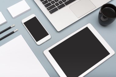 Tablet ve smartphone mockup
