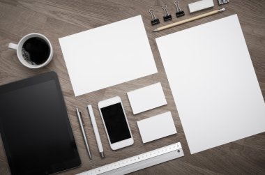 Logo ve kimlik tasarım mockup