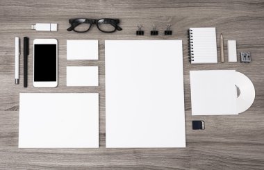 Logo ve kimlik tasarım mockup