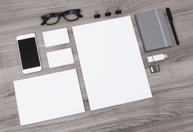 Logo ve kimlik tasarım mockup