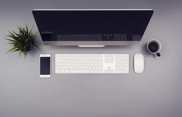 Kopfzeile Office Desk Held von oben — Stockfoto