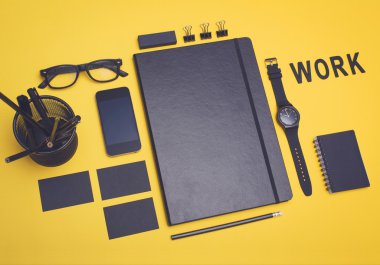 Siyah office kurumsal kimlik mockup