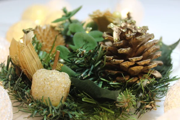 Año Nuevo Árbol Navidad Decoraciones Guirnalda Árbol Lluvia Golpe Bolas —  Fotos de Stock