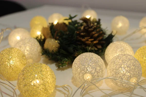 Nieuwjaar Kerstboom Decoraties Boom Slinger Regen Hobbel Kerstballen — Stockfoto