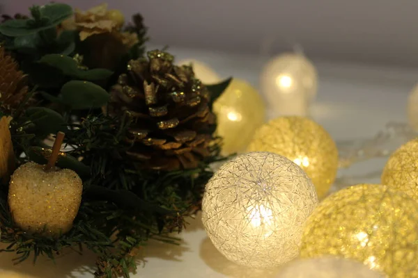 新年クリスマスツリー装飾ツリーガーランド雨バンプクリスマスボール — ストック写真