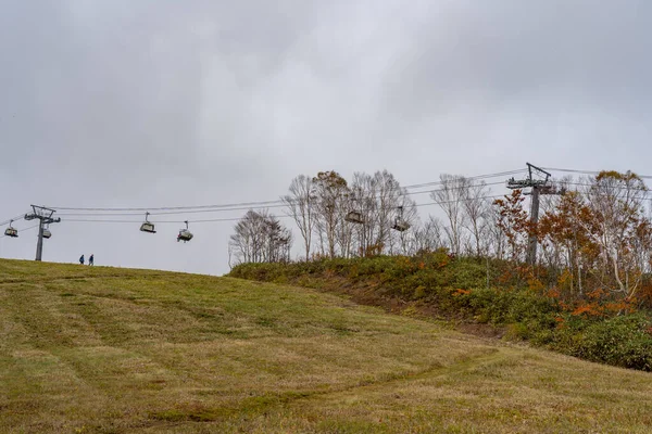 Tashiro Rapid Lift, Tashiro Ski Resort em temporada de folhagem de outono. Naeba, Yuzawa, Prefeitura de Niigata, Japão — Fotografia de Stock