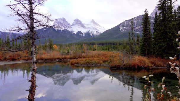 Snow Capped Three Sisters Trio Peaks Mountain Blue Sky White — Stock Video