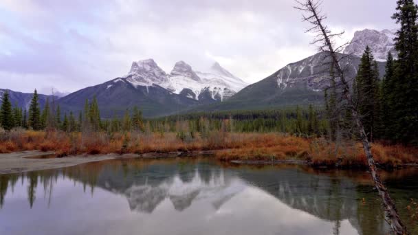 Cubierta Nieve Montaña Los Picos Del Trío Las Tres Hermanas — Vídeos de Stock