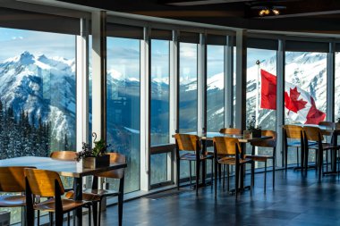 Banff Gondola İstasyonu Gözlemevi 'nin içi. Sülfür Dağı Zirvesi, Banff Ulusal Parkı, Kanada Kayalıkları. AB, Kanada.