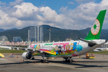 Taipei, Tayvan - 14 Şubat 2021: Eva Air Hello Kitty uçağı geri görüş.