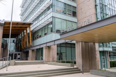 BC, Kanada - MAR 02 2021: Richmond Belediye Binasının dışı.