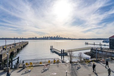 Kuzey Vancouver, Kanada - MAR 08 2021: Burrard Rıhtım İskelesi.