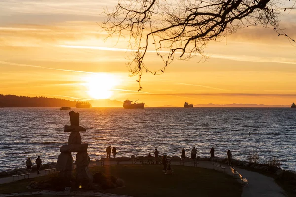 Inukshuk Kőszobor Naplementekor English Bay Beach Vancouver City Gyönyörű Táj — Stock Fotó