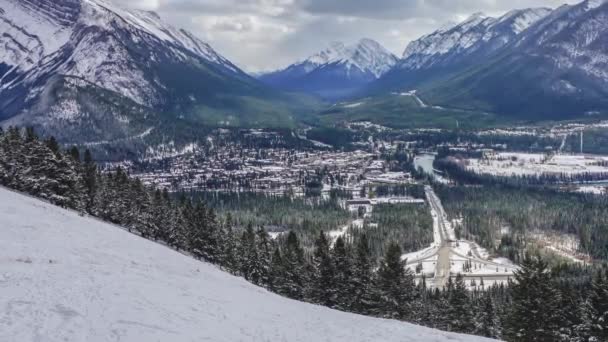 Město Banff Sněhové Zimní Sezóně Snow Capped Mount Rundle Síra — Stock video