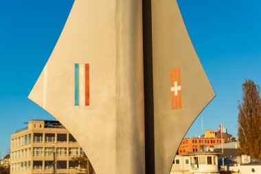 Dreilaendereck sınır üçgeni anıtı ayrıntıları. Basel, Basel Kantonu, İsviçre.