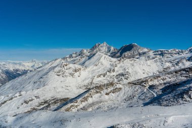 Gornergrat Gözlemevi 'nin Monte Rosa devasa ve buzul manzarası. Zermatt, Valais, İsviçre.