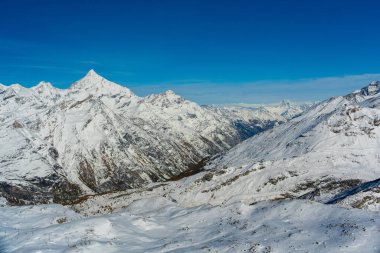 Gornergrat Gözlemevi 'nin Monte Rosa devasa ve buzul manzarası. Zermatt, Valais, İsviçre.