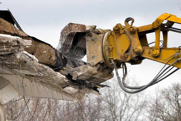 Grande grue de démolition — Photo