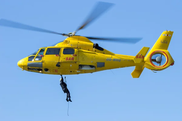 Hélicoptère de sauvetage jaune — Photo