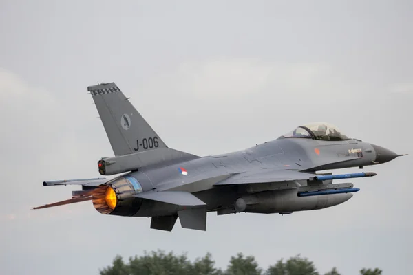 F-16 posquemador despegue — Foto de Stock