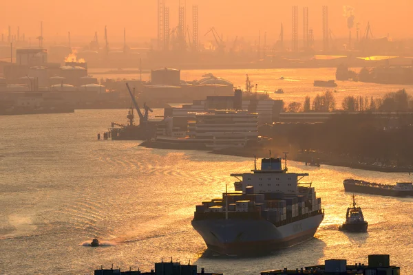 Zonsondergang schip poort — Stockfoto