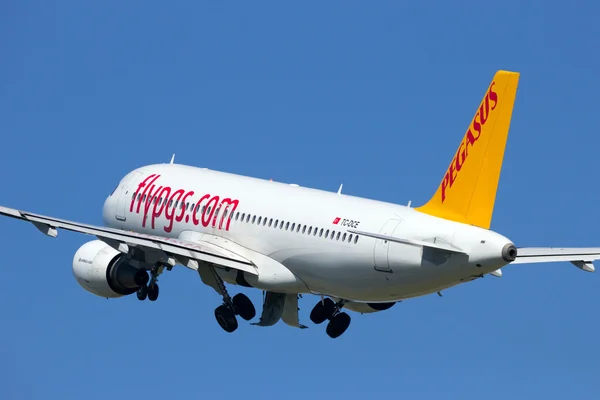 Pegasus Airlines Airbus A320 — Stock Photo, Image