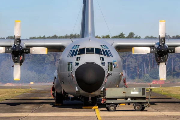 Lockheed 130 Ηρακλής Από Βελγική Πολεμική Αεροπορία Στην Άσφαλτο Της — Φωτογραφία Αρχείου