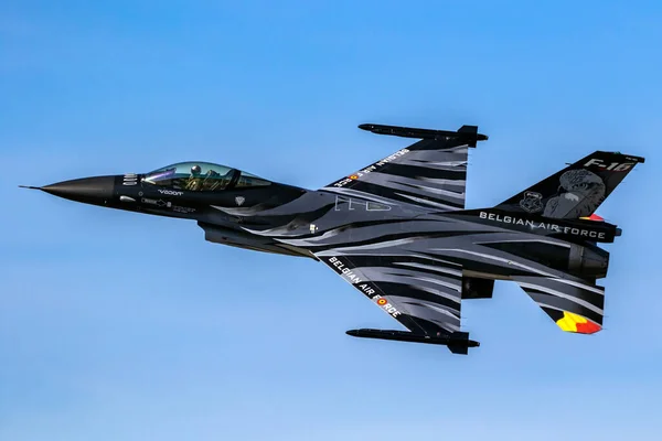 Speciell Flygshow Målade Belgiska Flygvapnet Viper Stridsflygplan Flygning Belgien September — Stockfoto