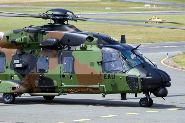 Francouzská Armáda Nhindustries Nh90 Tth Caiman Užitková Helikoptéra Přilétá Letiště — Stock fotografie
