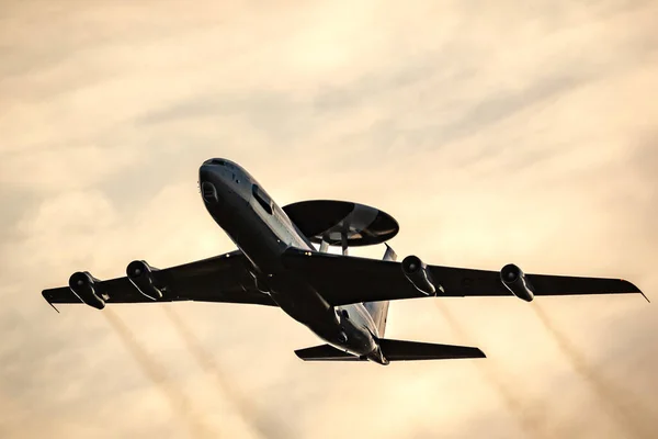 Nato Boeing Sentry Awacs Radarflugzeug Bei Einem Tiefpass Auf Der — Stockfoto