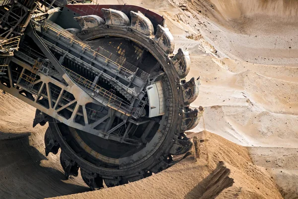 Großschaufelradbagger Bei Der Arbeit Einem Braunkohletagebau Stockfoto