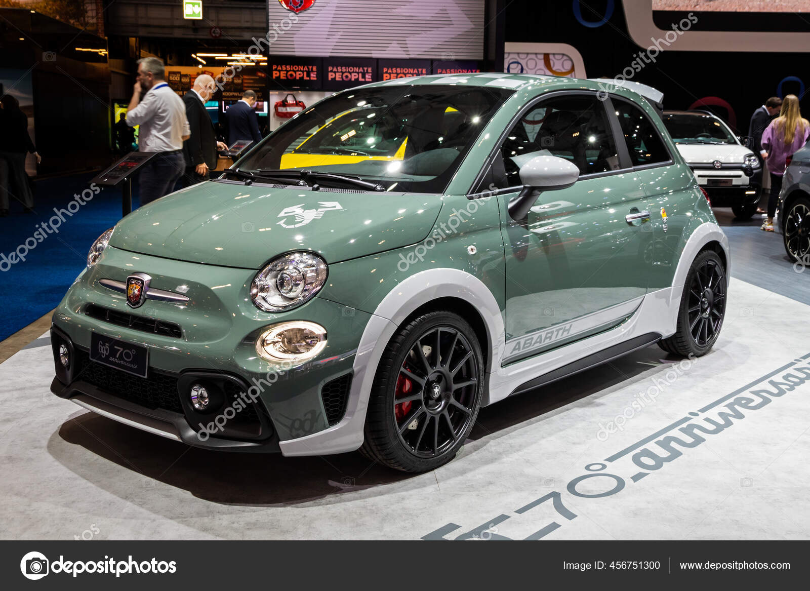 Bruselas Ene Modelo Abarth 695 70th Anniversary Sports Car Foto Editorial De Stock C Foto Vdw