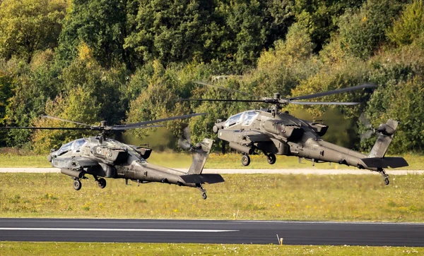 Американский Боинг 64E Apache Атакует Вертолеты Взлетающие Авиабазы Нидерланды Октября Стоковое Изображение