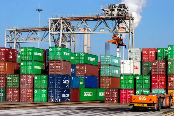 Contentores Transporte São Transportados Terminal Ect Porto Roterdão Países Baixos — Fotografia de Stock